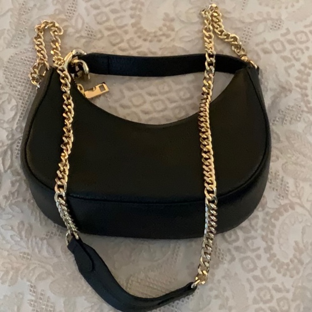 Chic Black and Gold Shoulder Bag with Chain Strap